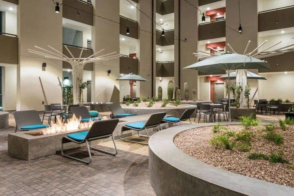 Luxe 1BR Condo in Downtown Area