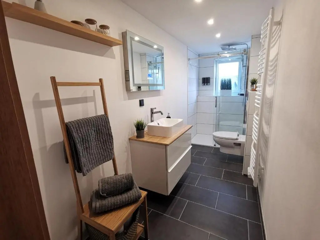 Moderne 3BR Netflix,Kaffee,Wifi,Parken
