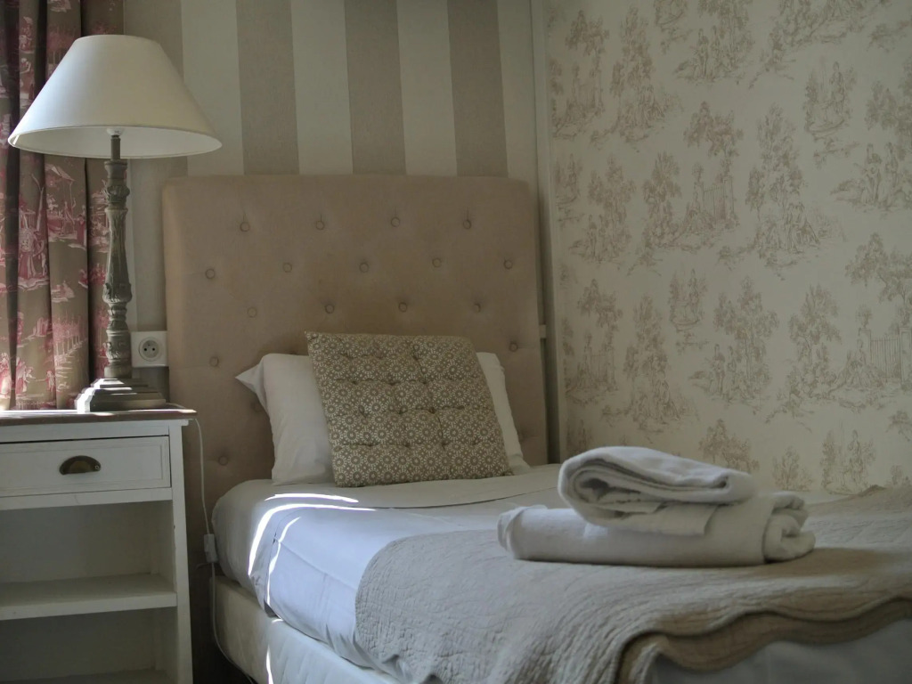 Logis Hôtel Louise de Savoie