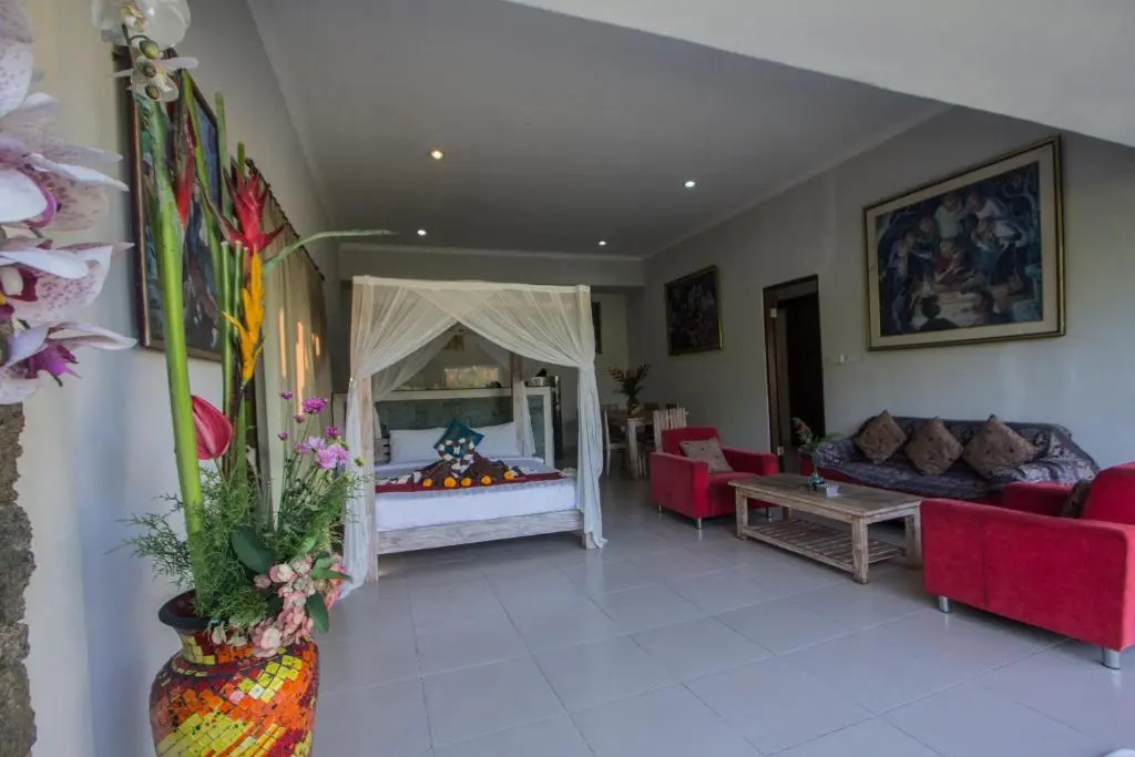 Ratna Villa