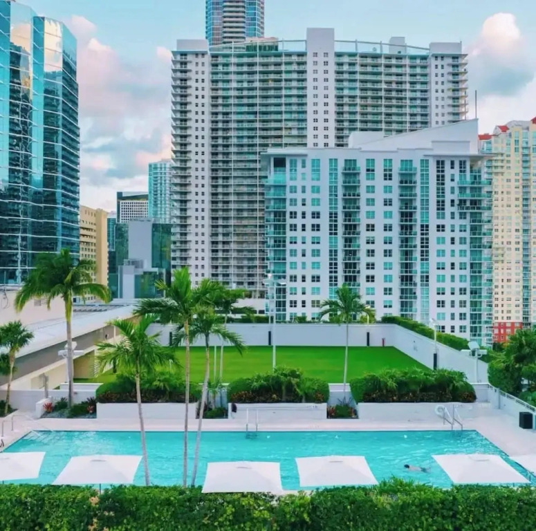 Brickell Sea View 2BR Free Parking by Palermo Home