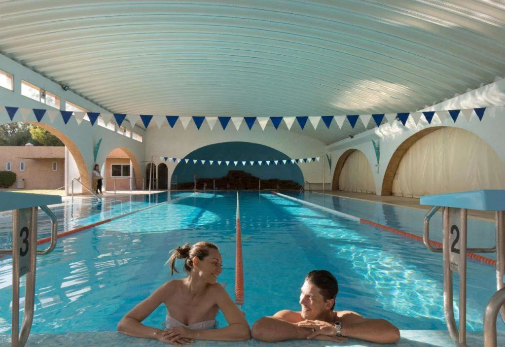 Oasis lodges