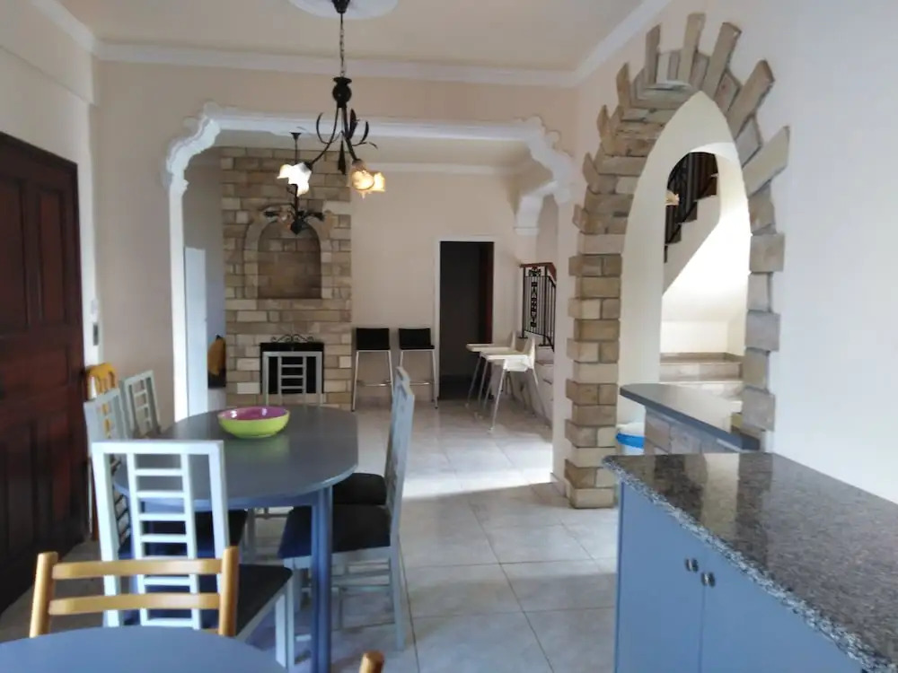 Huge ! Lovely! Private! Villa in The Heart Of Coral Bay! Car Not Essential !