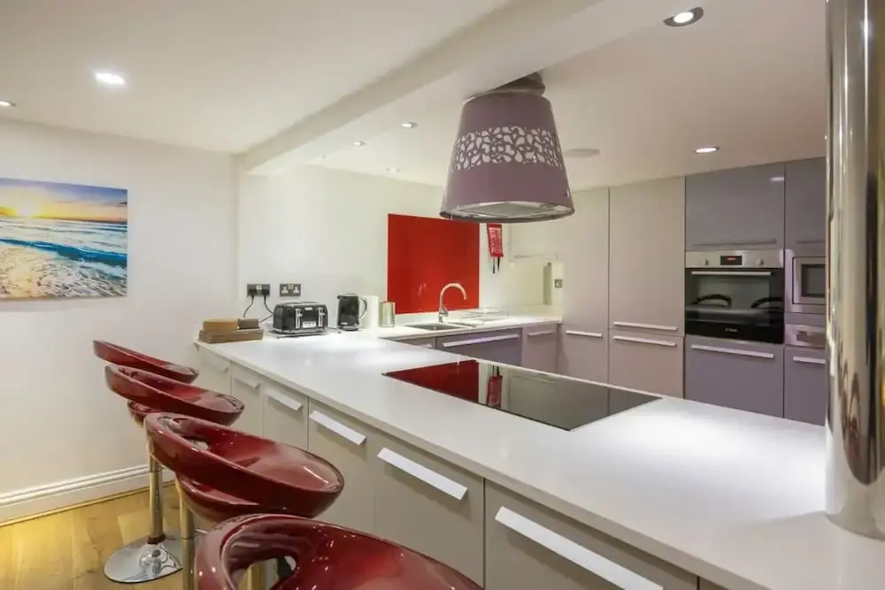 Host Stay Sillwood Seafront