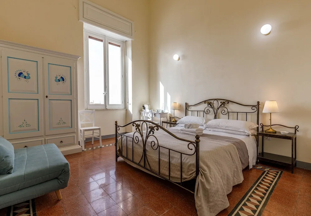 Onlyrooms IV