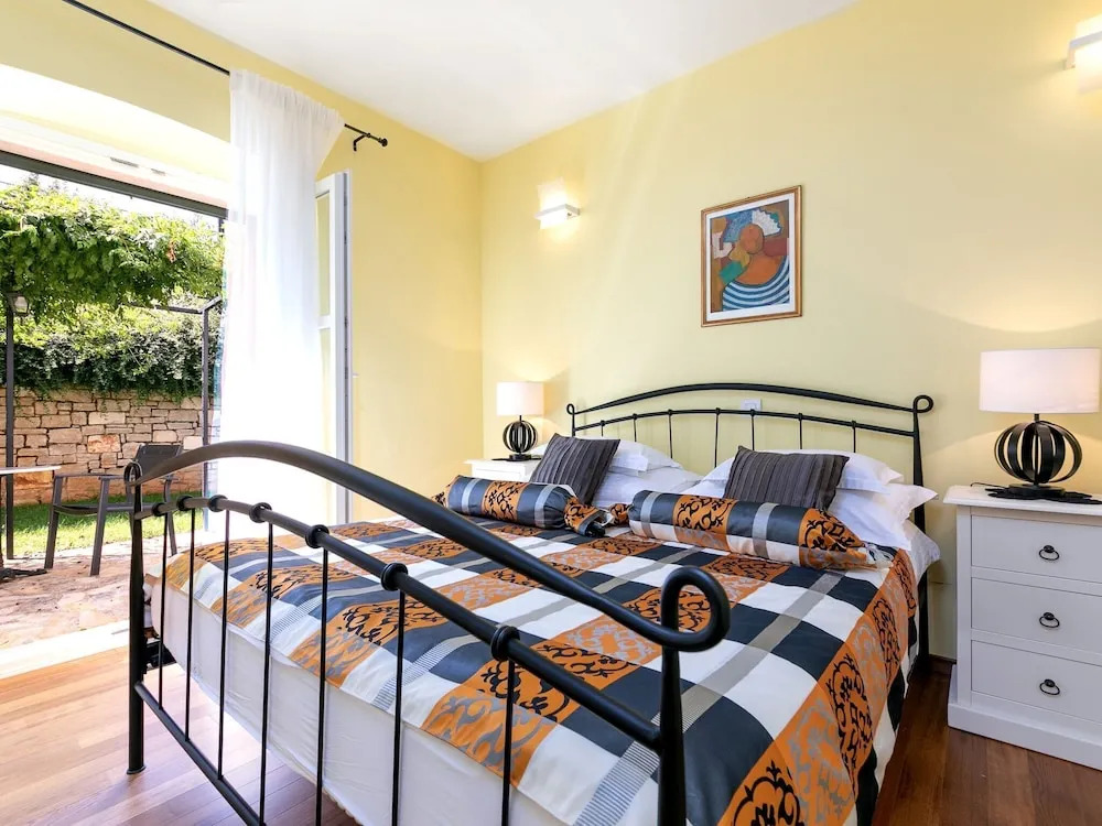 Comfortable Villa Next To a Forest with Private Pool, Porec And Beach at 10 Km