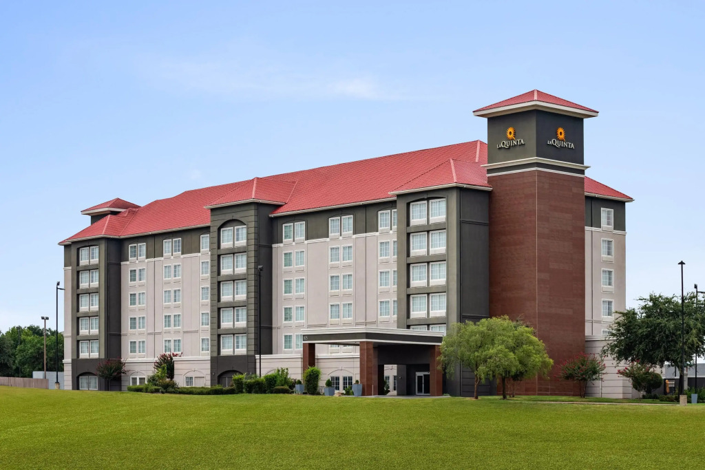 La Quinta by Wyndham Arlington North 6 Flags Dr