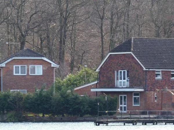 Lakeside Lodges