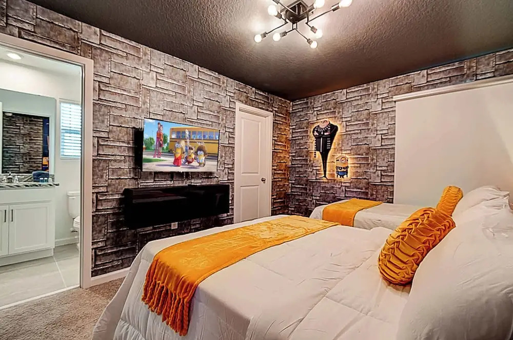 Luxury Family Getaway in Orlando w/ Private Pool & Games