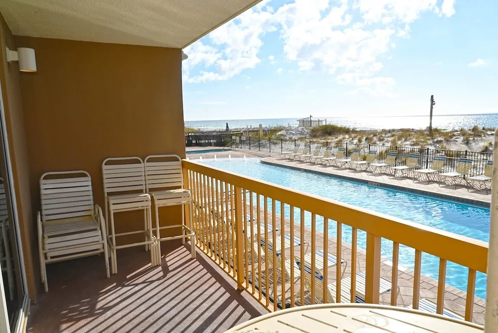 Pelican Beach 0515