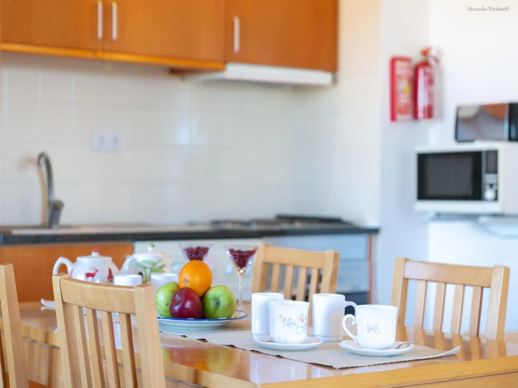 A22 - Mountain View & Seabreeze Apartment