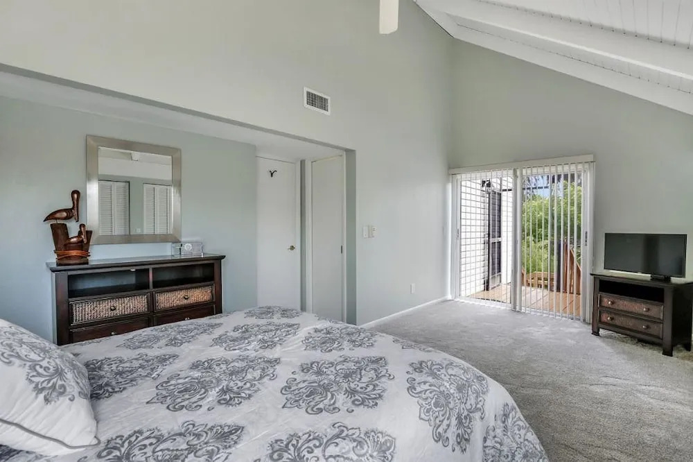 Colonial Avenue Home