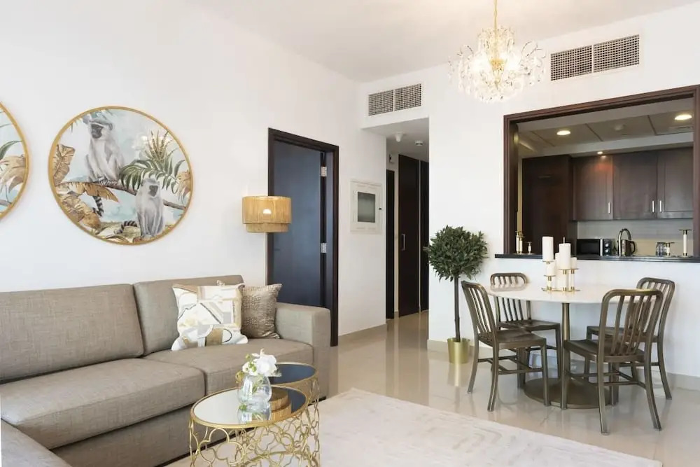 Incredible Apartment With Balcony - Fits 4