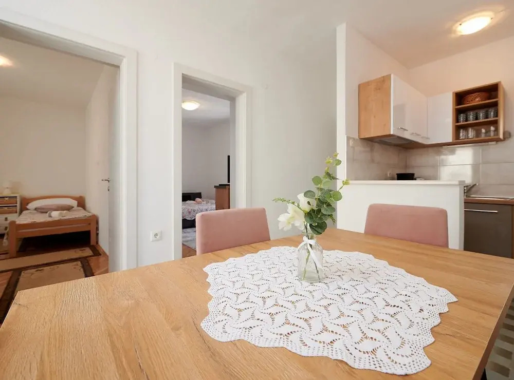 Cozy Downtown Trogir Apartment With Balcony