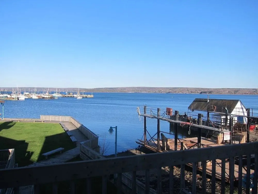 Shoreline Suites