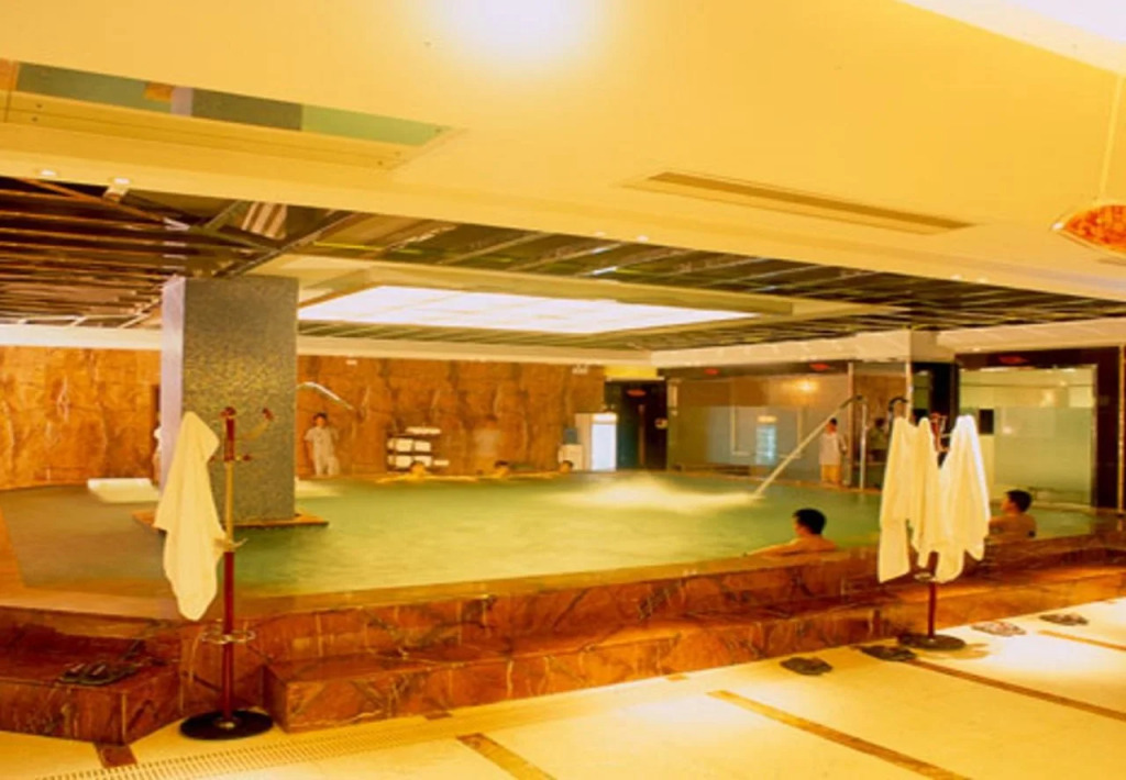 CP Peninsula Hotel