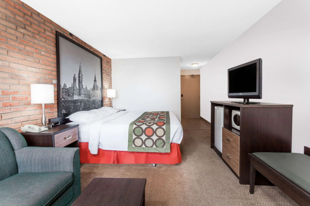 Super 8 by Wyndham Sudbury ON