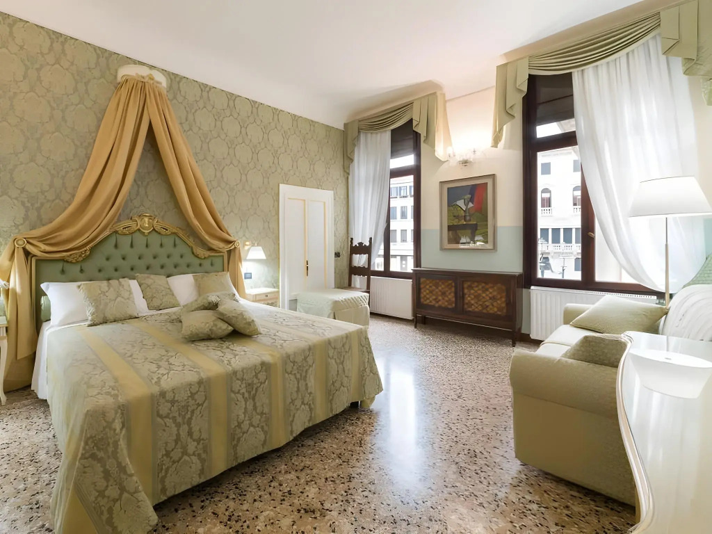 Friendly Venice Suites