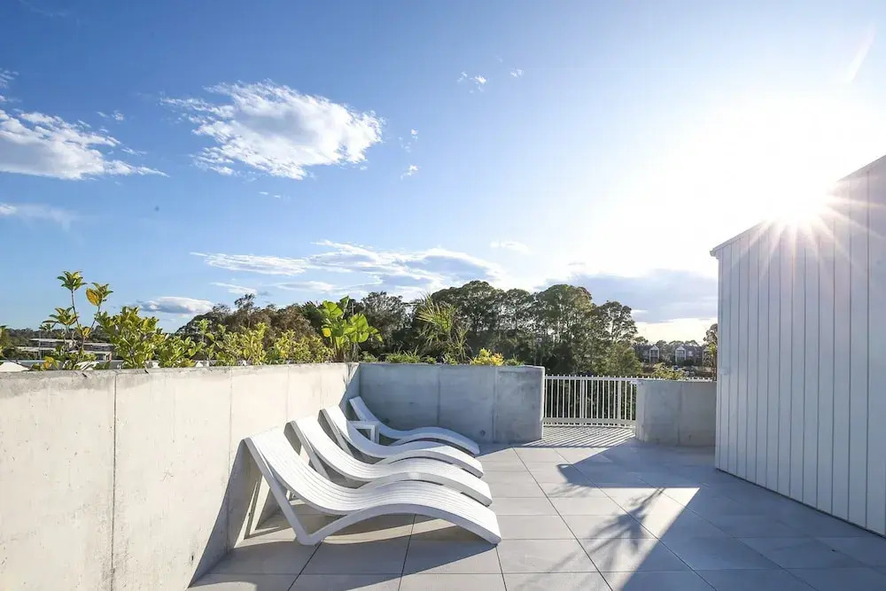 Elegant Bay Side 1-bed Apartment With Views