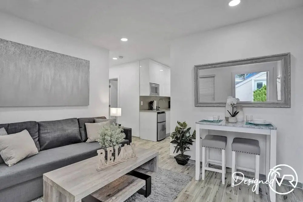 Renovated Apt -unit #3 / Close to Beach w/ Parking