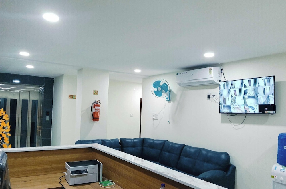 Super Townhouse Oak NFC Crossway Hyderabad