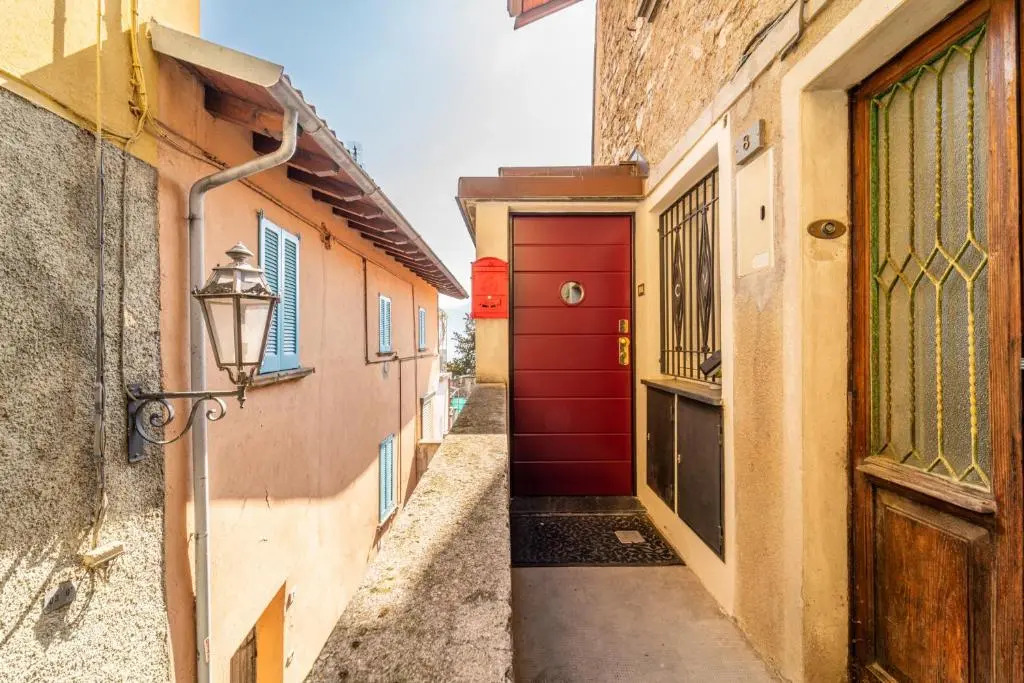 Porta Rossa con Vista Lago by Wonderful Italy