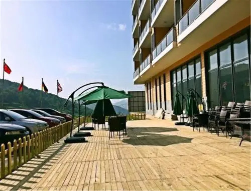 Zhangjiakou Dolomiti White Birch Hotel
