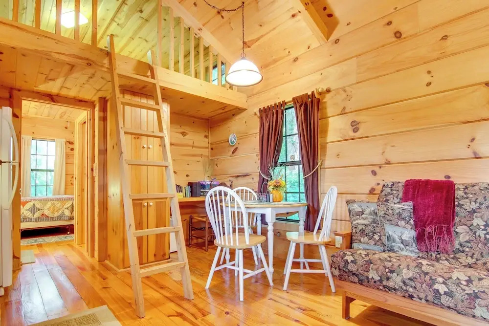 Hendersonville Creekside Cabin: Near Dupont Forest