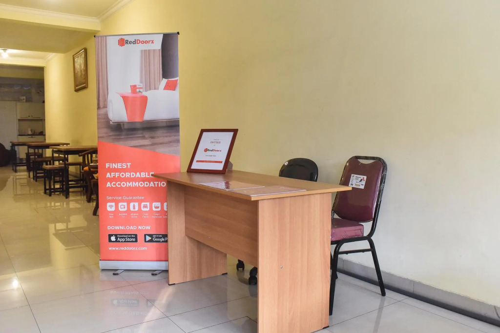 RedDoorz near Surabaya Town Square