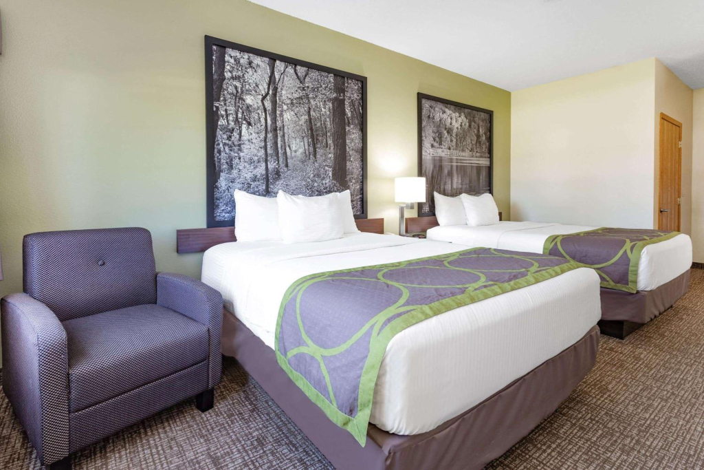 Emmetsburg Hotel & Suites