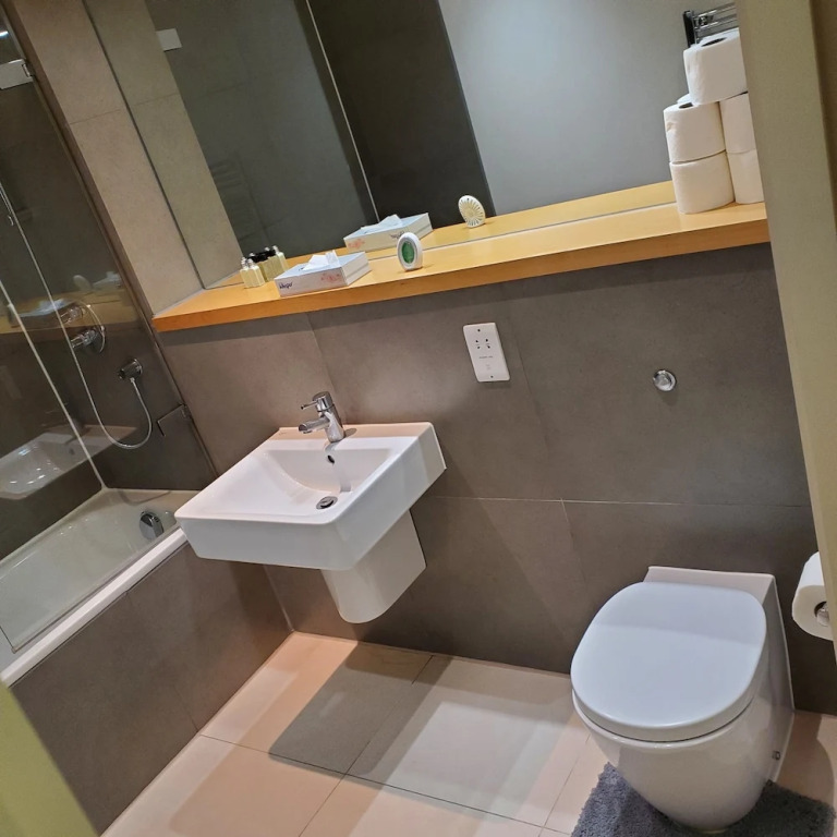 Captivating 2-bed Apartment in Canary Wharf London
