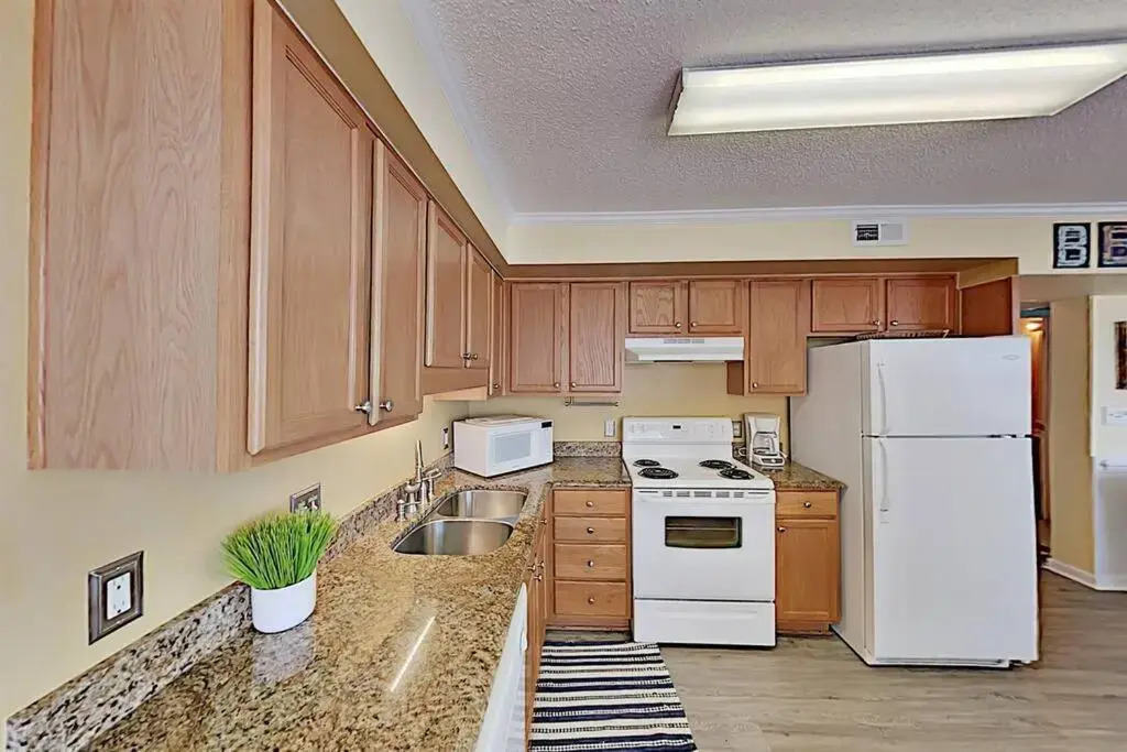*2br OCEANFRONT RETREAT*KING Ensuite*Pool*NMB Cherry Grove*Pc4