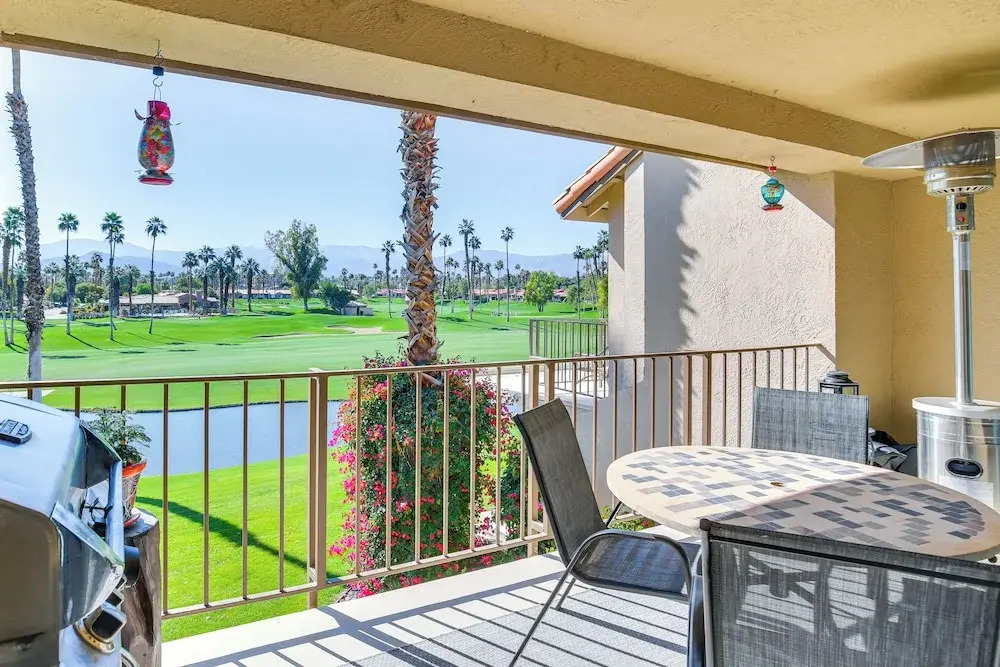 Lake, Mountain & Golf Views: Palm Valley Retreat