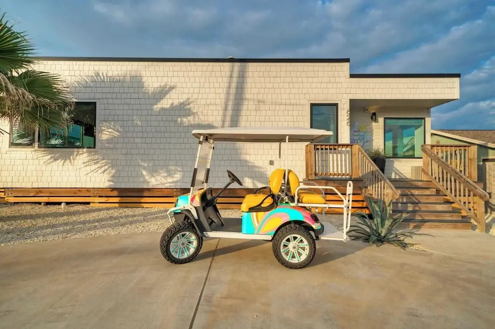 Modern Design, 3 Mins to the Beach Boat Parking The Beach Box by Avantstay