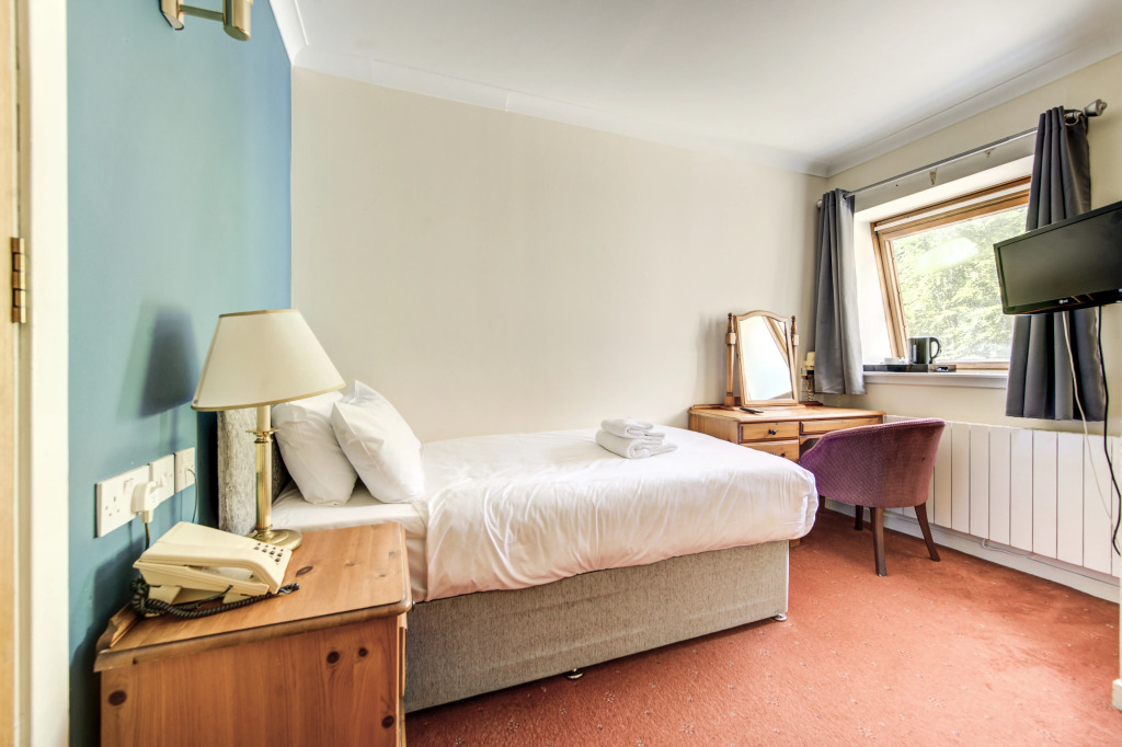 Onich Hotel & Lochside Beach Pods