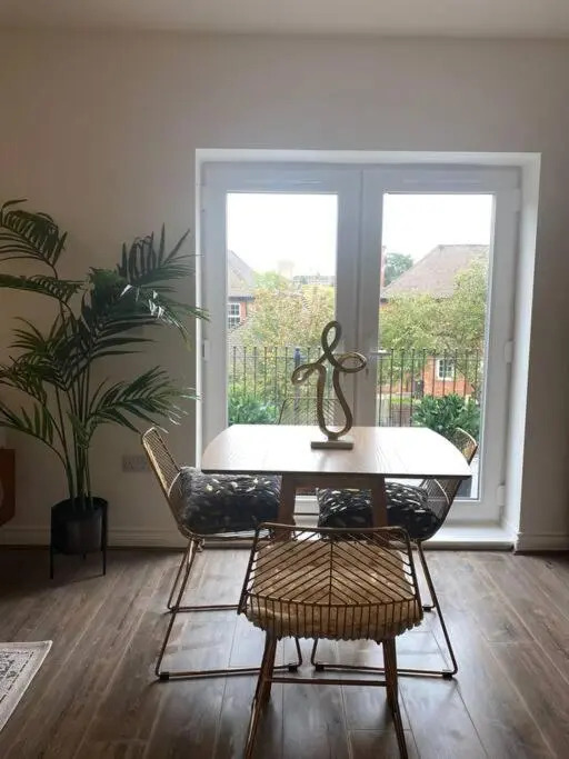 18 North Road Flat 2 by Mia Living Free Parking On Site