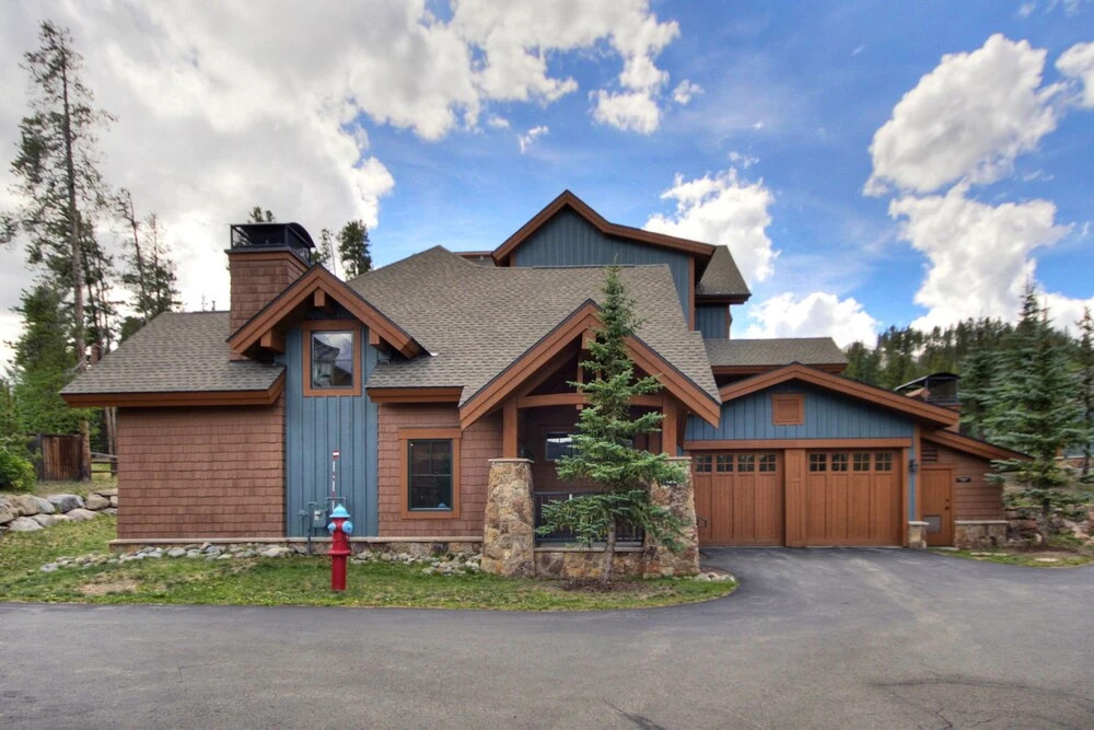Cosmopolitan Decor + Spacious 3br In Downtown Breck Sleeps 8 3 Bedroom Townhouse by RedAwning