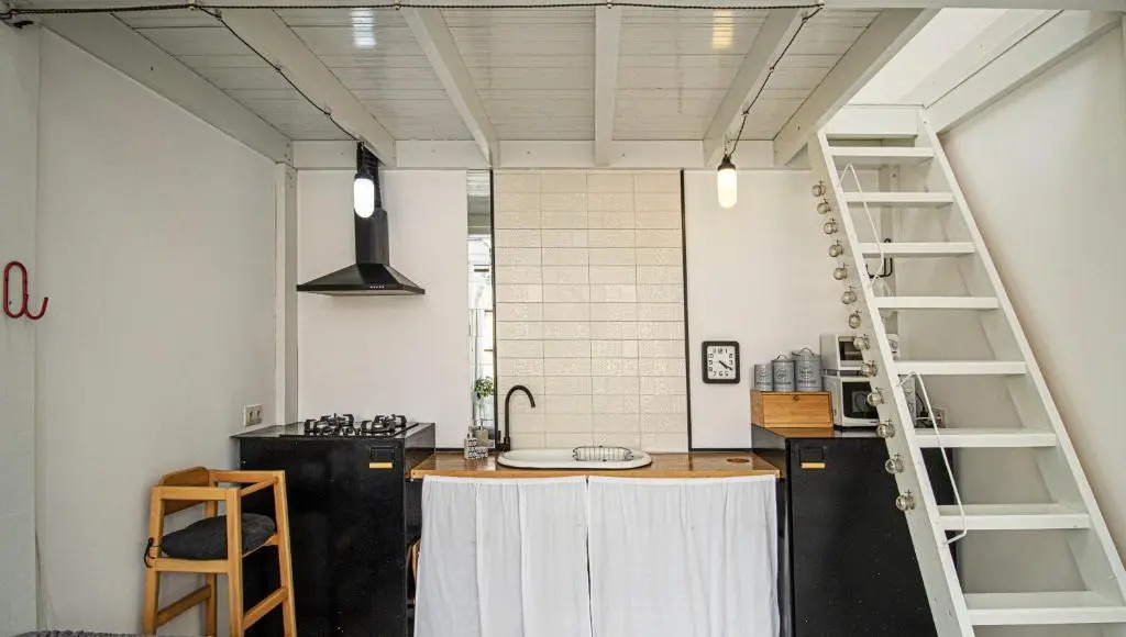 2BR Mezzanine style apartment w Patio
