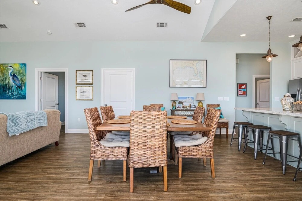 Sweetsol 4 Bedroom Home by RedAwning