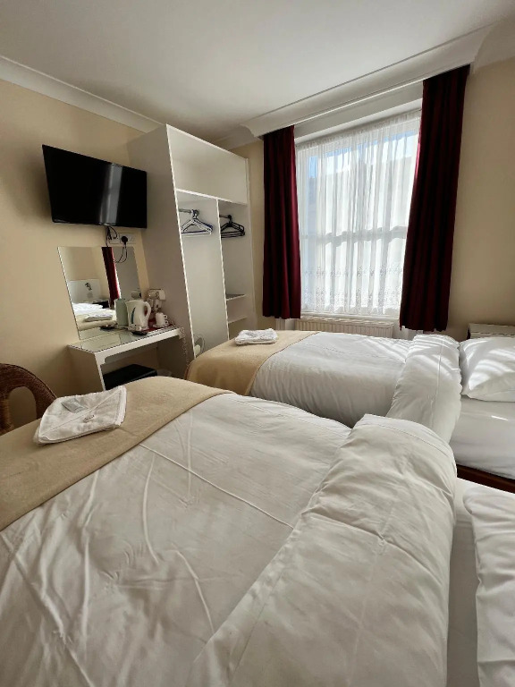 Melbourne House Hotel