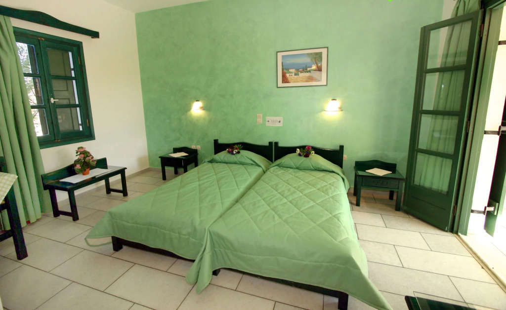 Studios Vrettos Beachside Hotel