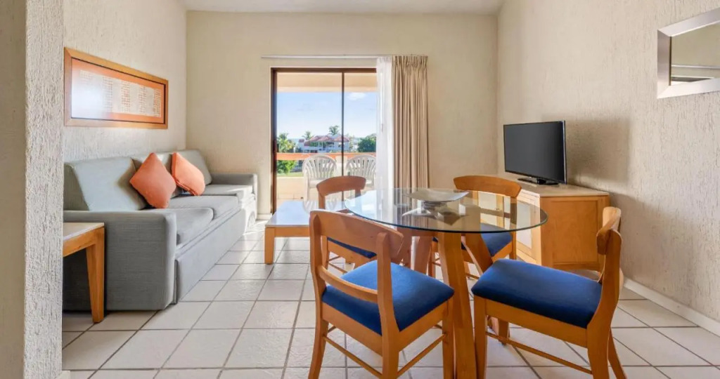 Park Royal Homestay Los Cabos