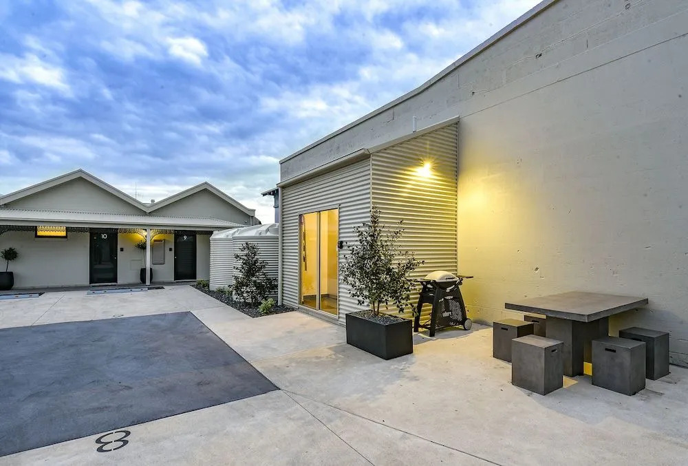 Aloha Central Premium Studios