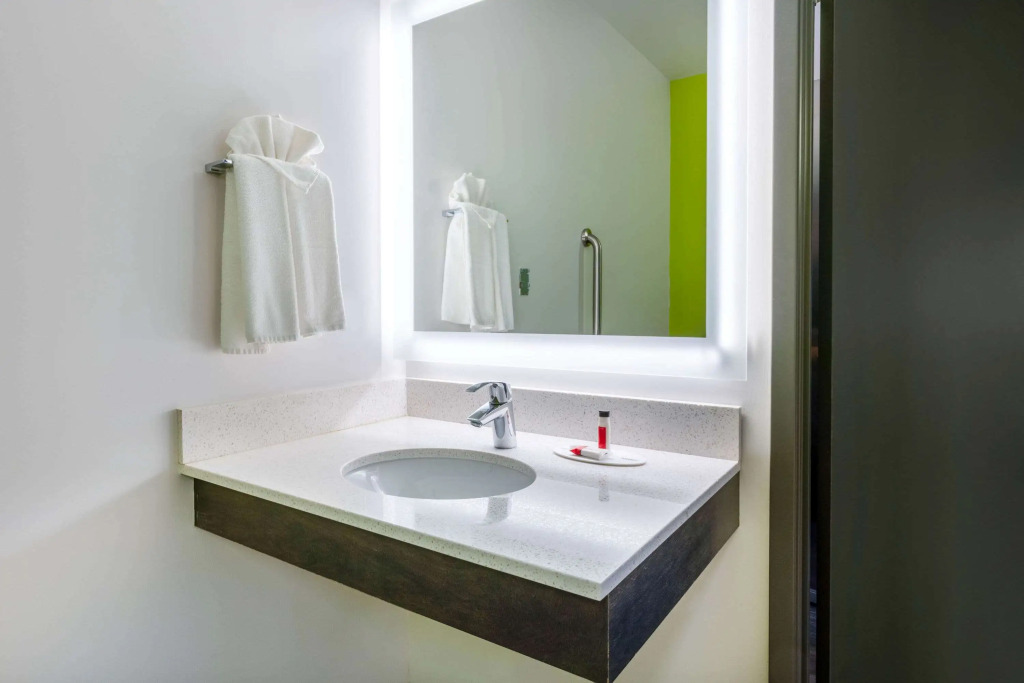 Super 8 by Wyndham Winnipeg East MB