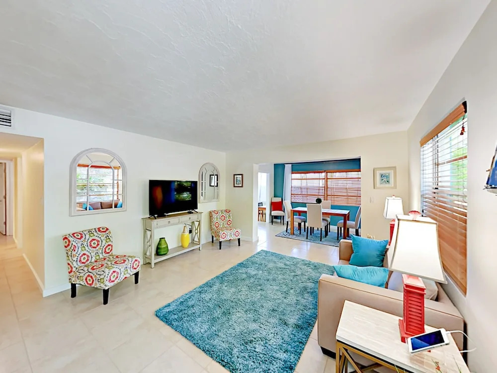 2123 Temple St Home 3 Bedrooms 2 Bathrooms Home
