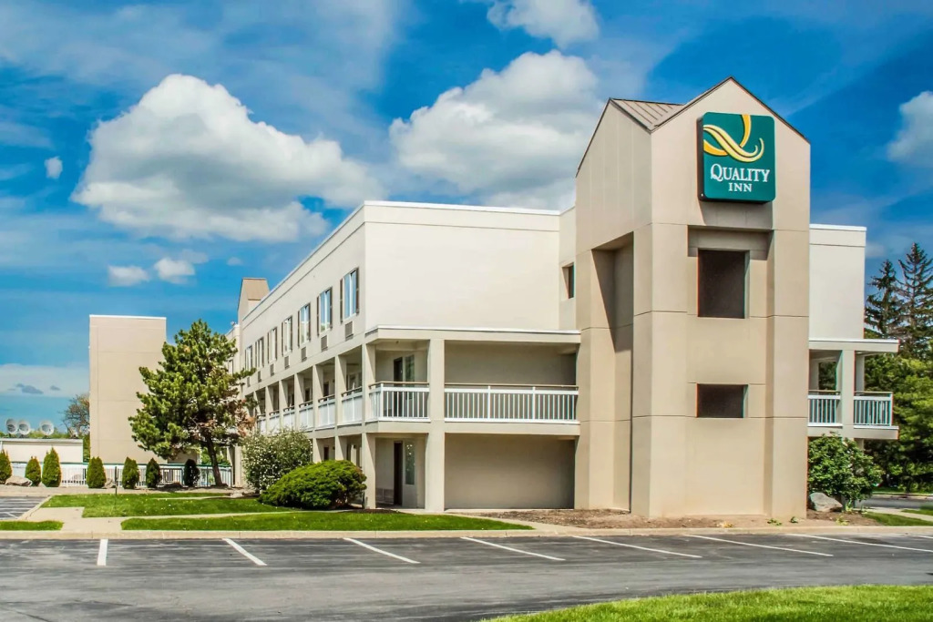 HomeTown Inn by Red Roof East Syracuse