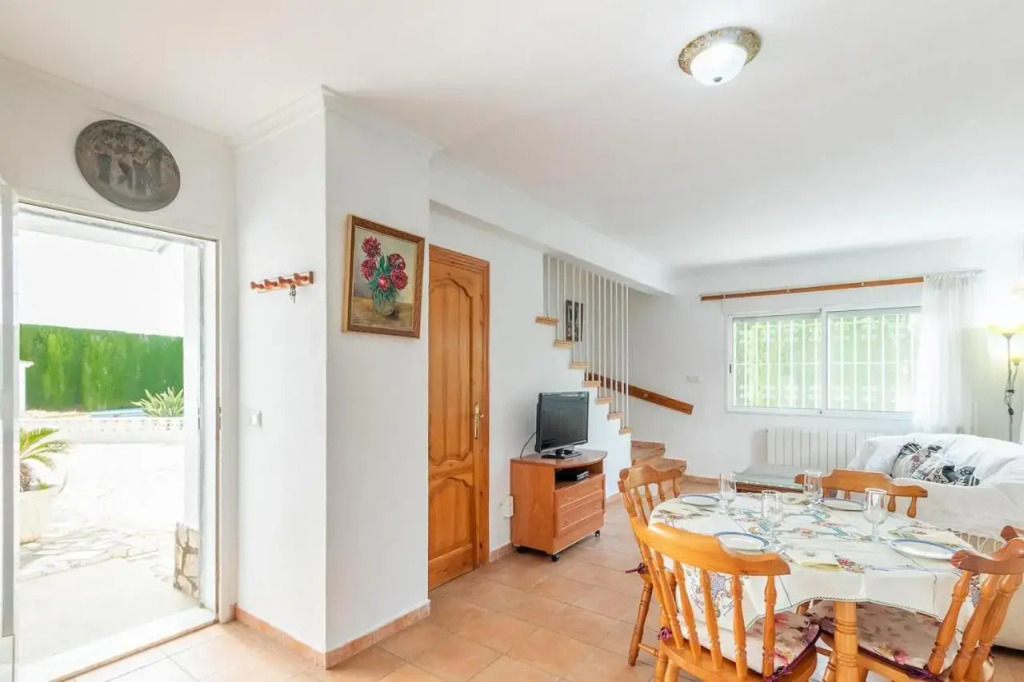 Spacious family home with Airco, private 5x10m pool, sandy beach 300m, free WiFi