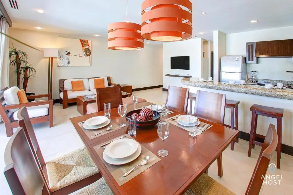 Fabulous Playa Getaway at 38th and Beach plus 2 Pools Onsite!