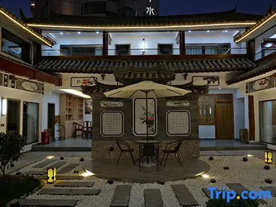 Shuishang Naxi Courtyard Traditional Designer Artistic Villa (The Old Town of Lijiang)