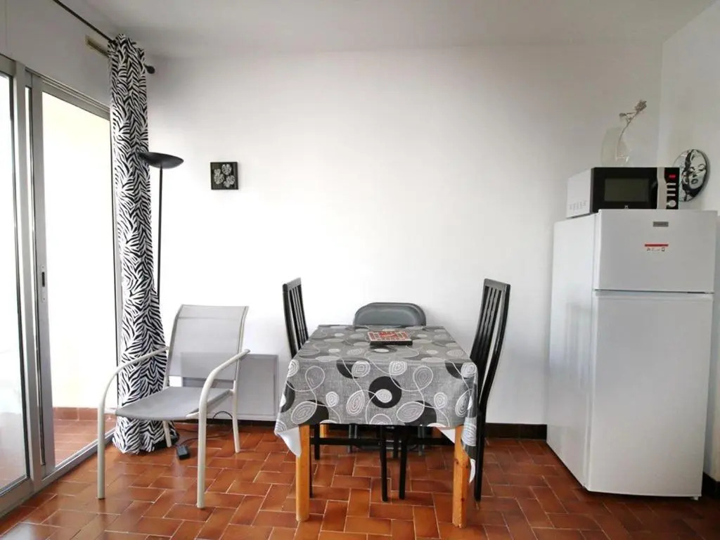 Appartement Balaruc-les-Bains, 1 pièce, 2 personnes - FR-1-553-53